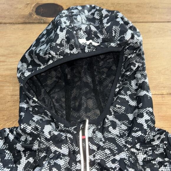 Tommy Hilfeger Sport Women’s Full Zip Black Camo Hooded Windbreaker Size Large - Picture 5 of 10